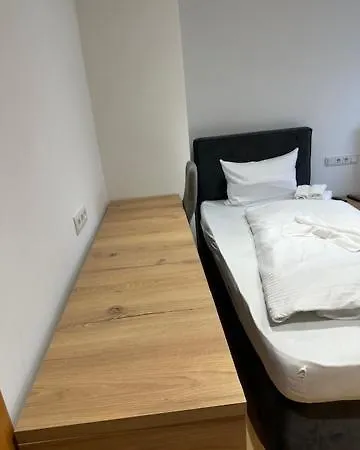Leonardo'S Sweet Hotel Apartment *
