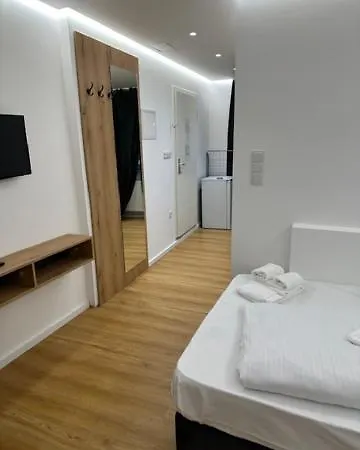 Leonardo'S Sweet Hotel Apartment *